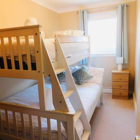 Beautiful 3 Bedroom Apt, Mins From Glasgow Airport, M8 & Sec Paisley Bagian luar foto