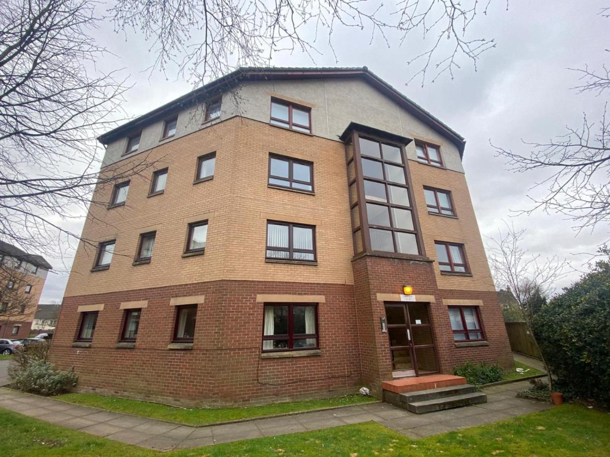 Beautiful 3 Bedroom Apt, Mins From Glasgow Airport, M8 & Sec Paisley Bagian luar foto